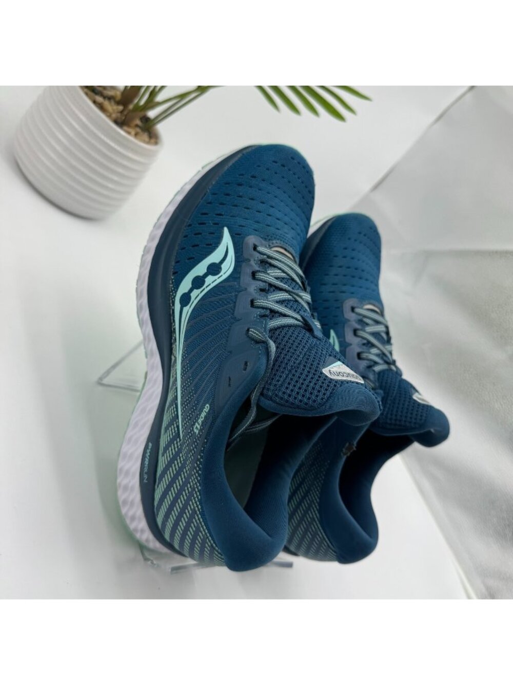 Saucony Guide 13 S10548-25 Athletic Sneaker Women 8.5 Blue Knit Running Training